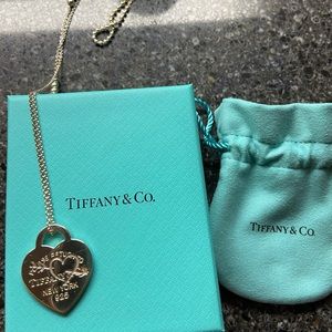 Tiffany’s necklace.